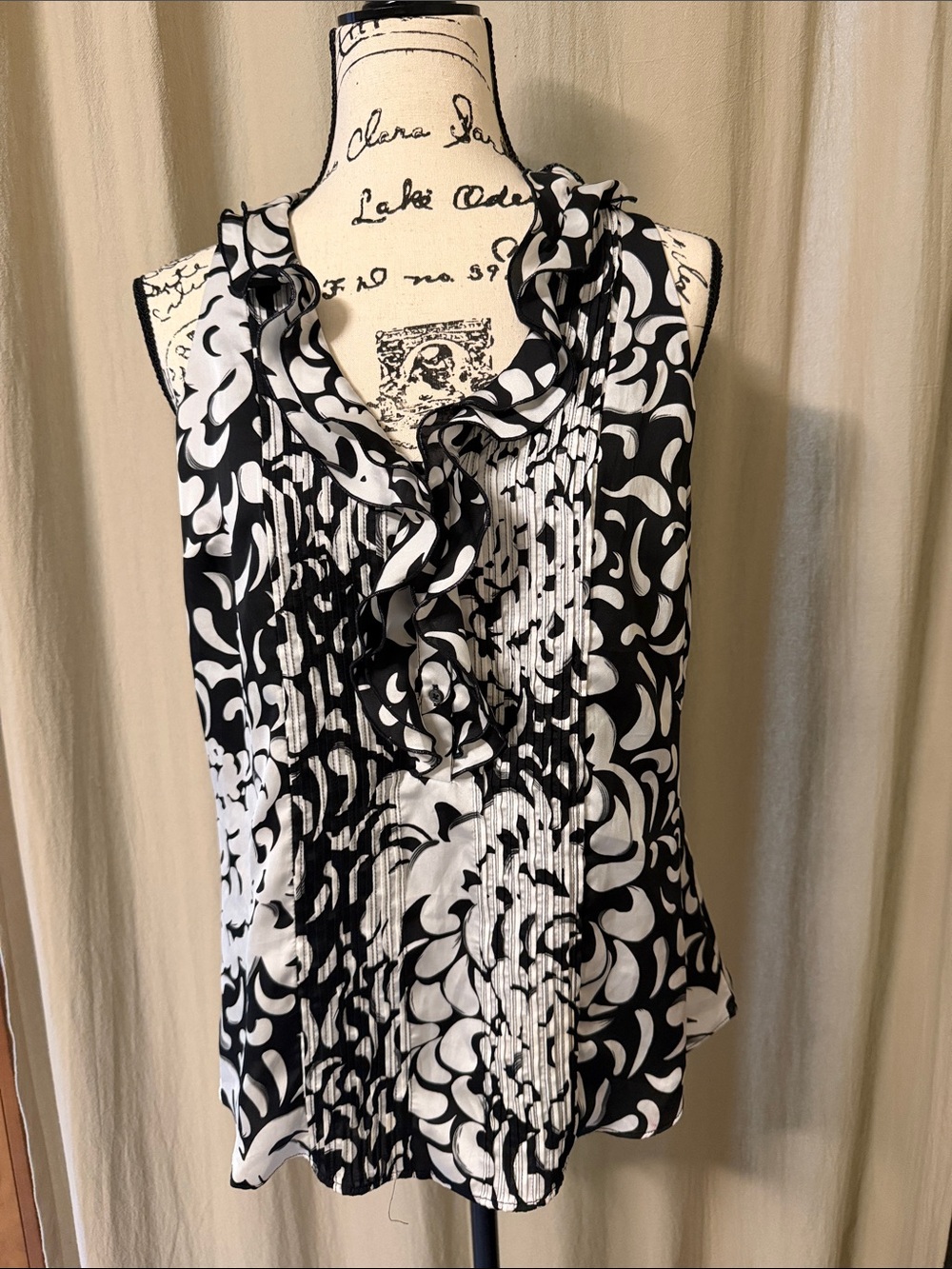 White House Black Market Black & White Ruffle Pintuck Sleeveless Camisole